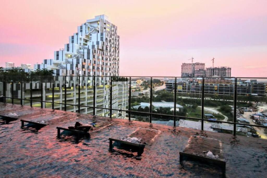 Lovely 3-Bedroom Serviced Apartment @ Cyberjaya Exterior foto