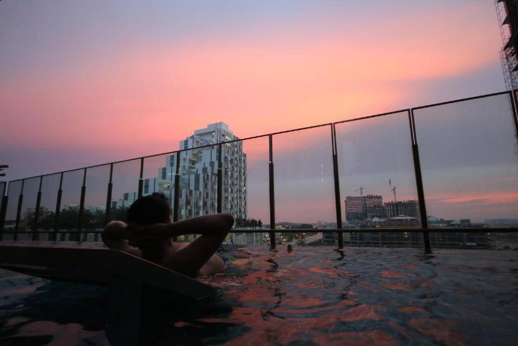 Lovely 3-Bedroom Serviced Apartment @ Cyberjaya Exterior foto