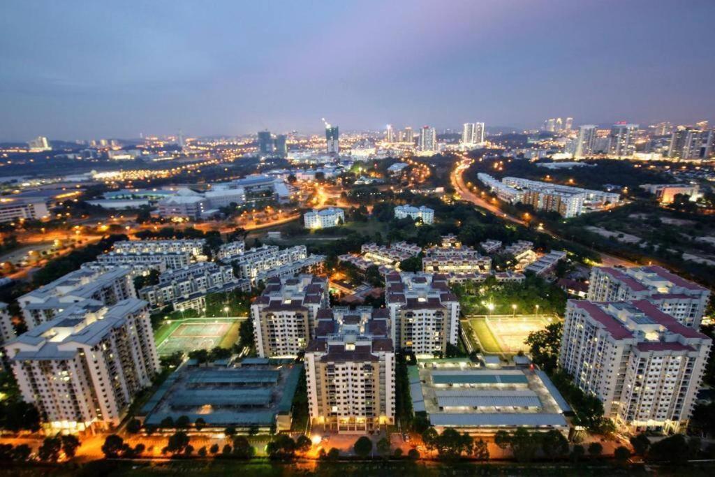 Lovely 3-Bedroom Serviced Apartment @ Cyberjaya Exterior foto
